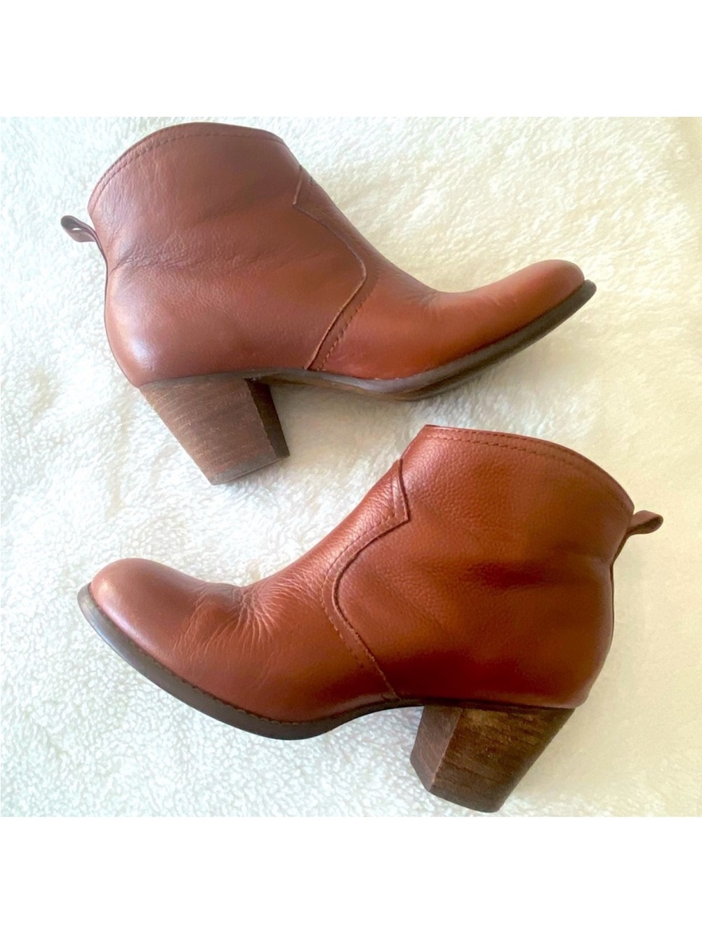 Lands’ End Brown Boots, 6.5
Minimal wear, see pictures